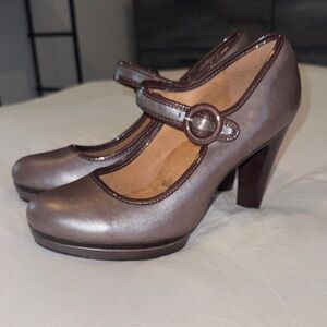 Söfft Classic Mary Jane High Heel Pumps in Shimmery Brown
